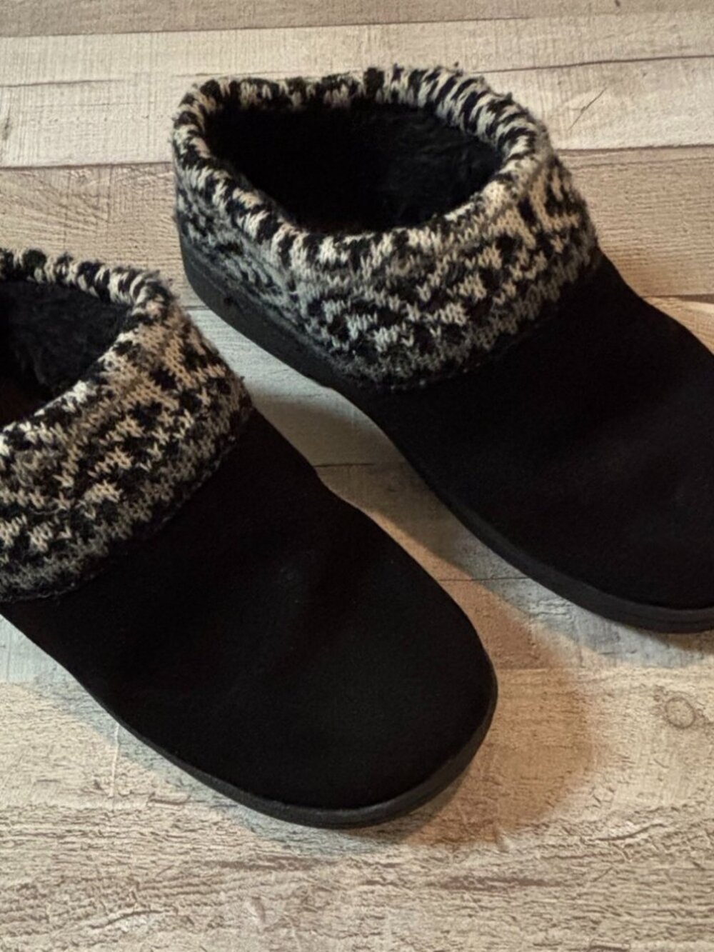 Clarks Black & Cream Knit-Lined Slippers – Women’s Size 10M